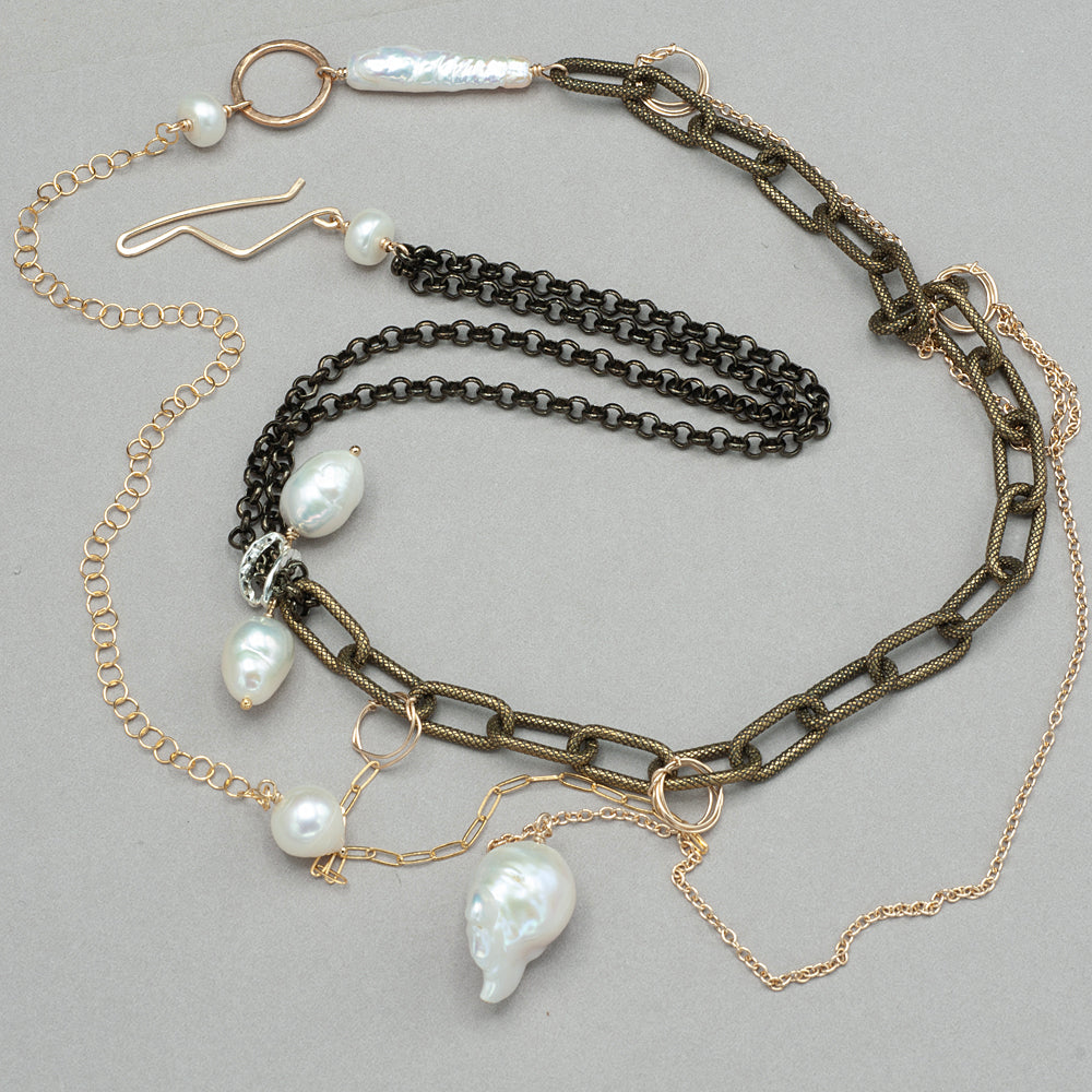Delisch Baroque Urban Pearl Necklace
