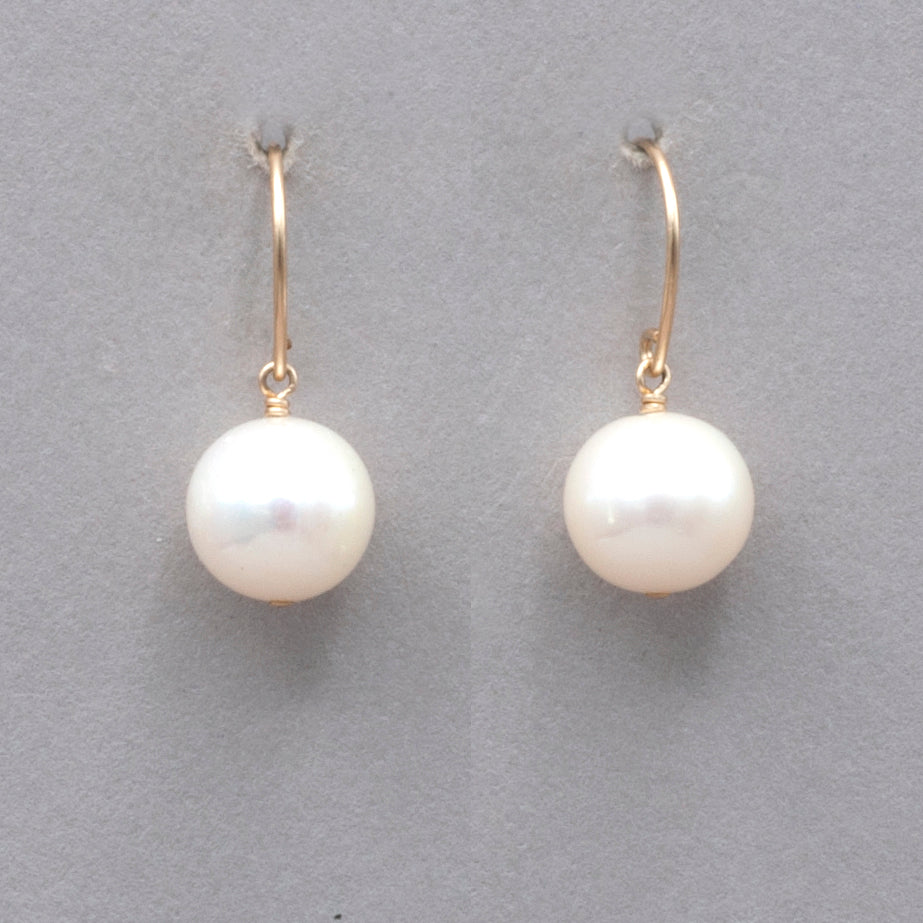 Simple Pearl Earrings Gold